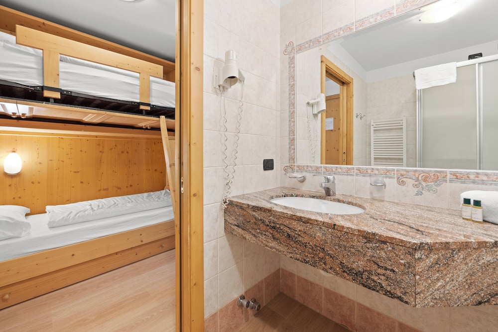 Family, Studio, Double and Bunk Bed, Mountain View, Balcony, Garnì Aparthotel Princess 10/10