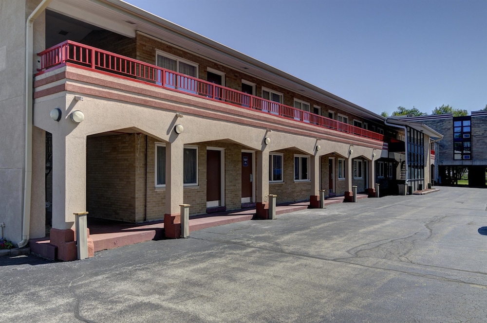 Barrington Hotel Schaumberg Near I 90 in Barrington - IL
