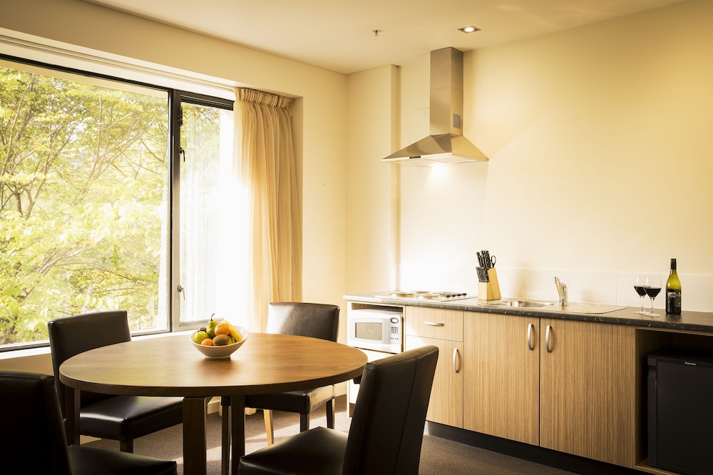 Crowne Plaza Canberra 65/81