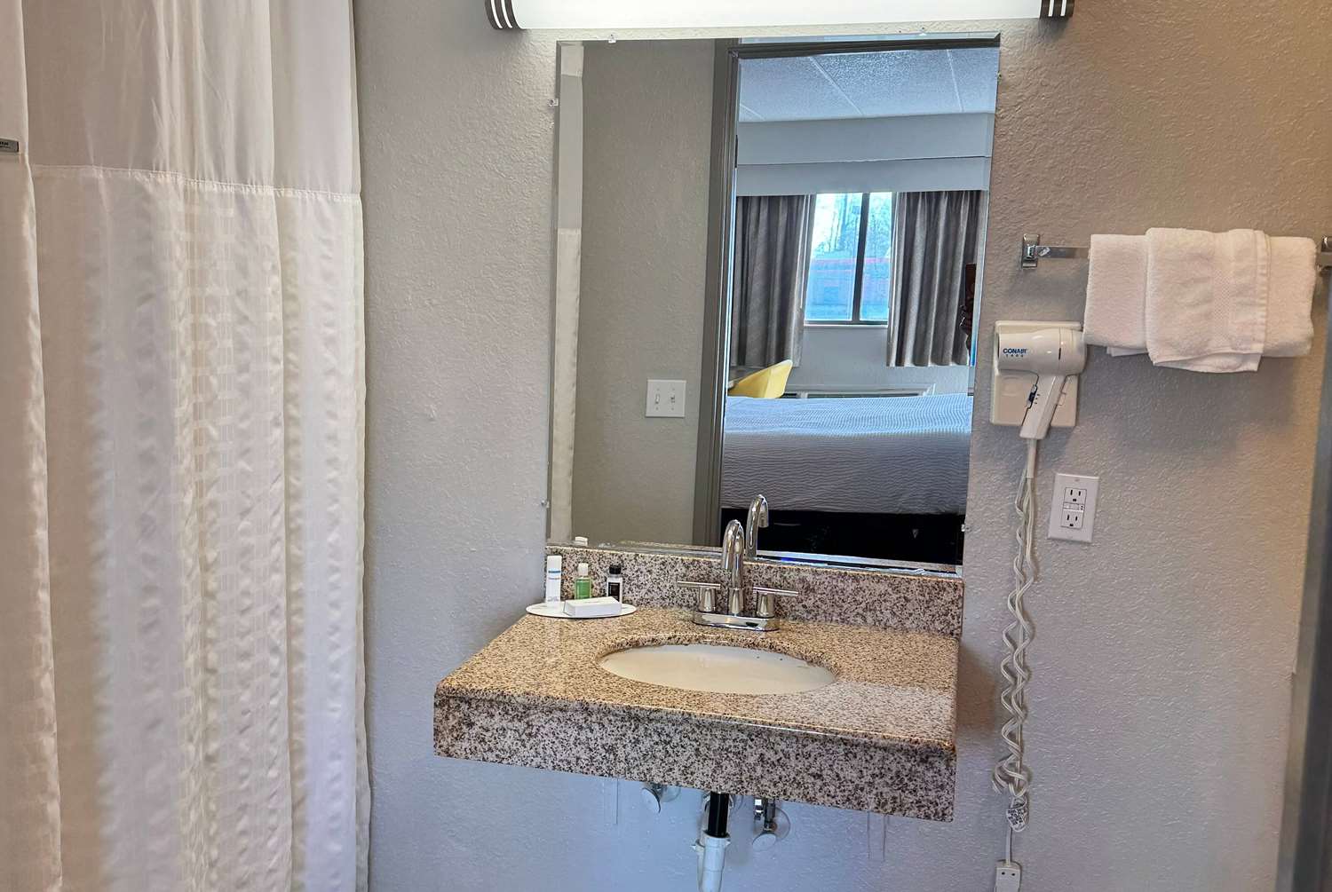 Days Inn by Wyndham Cloverdale Greencastle 48/50