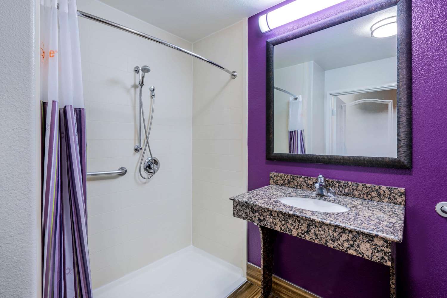 La Quinta Inn & Suites by Wyndham DFW Airport West - Bedford 40/41