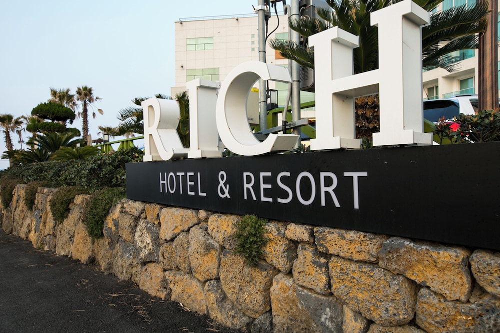 Rich Hotel 39/50