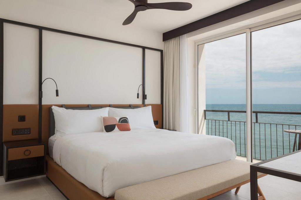 Suite, King Bed, Beach Front, Sea View, Balcony