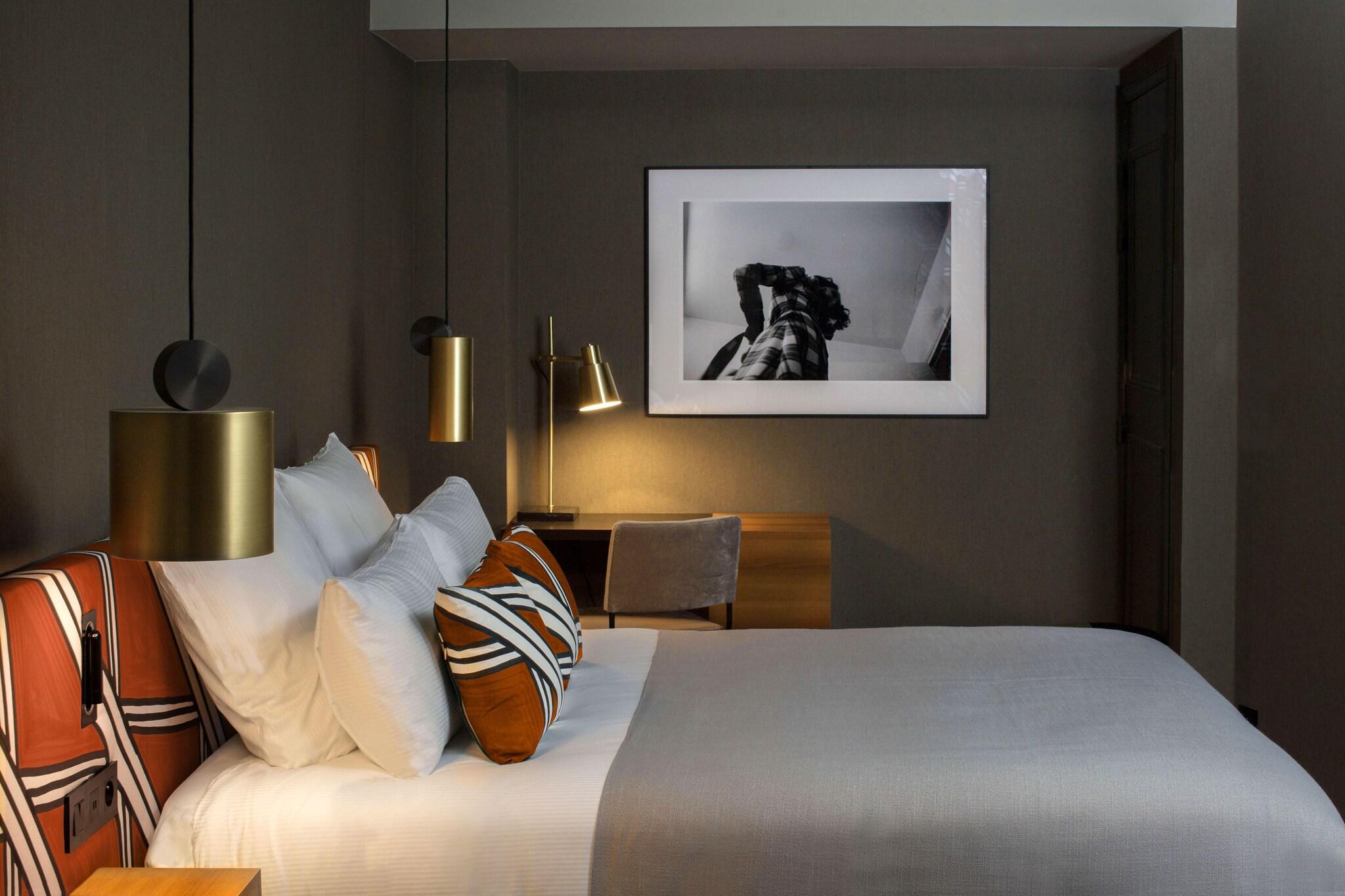 DELUXE, DOUBLE BED