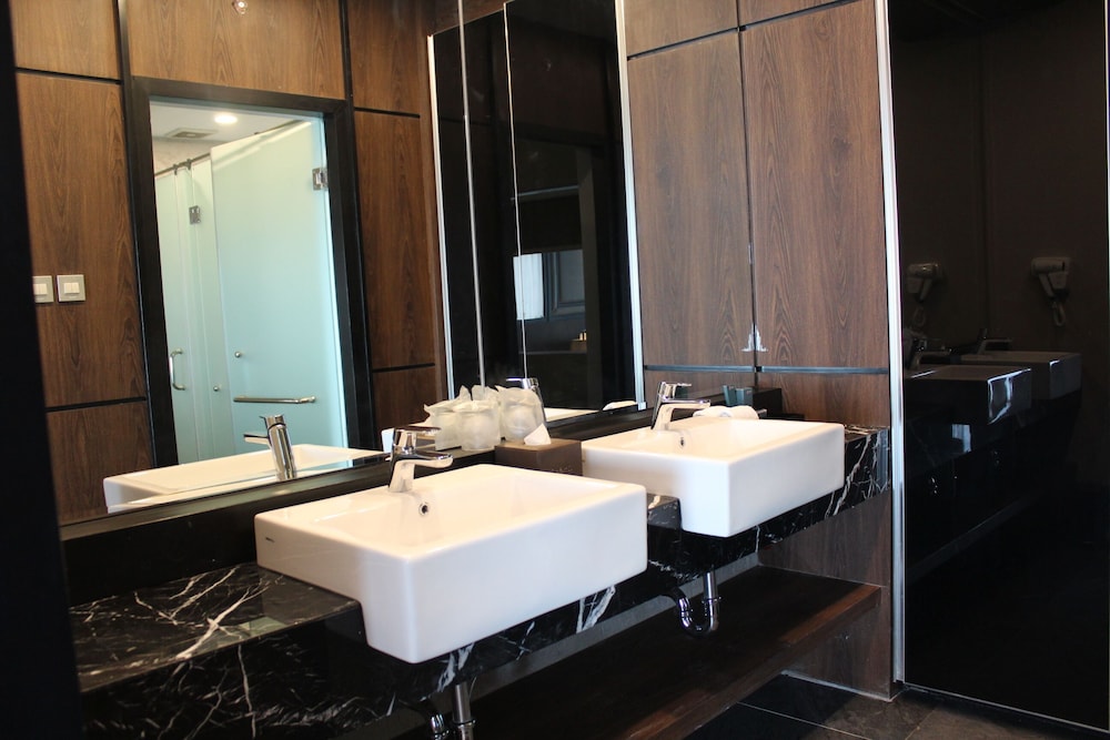 Shakti Hotel 48/50