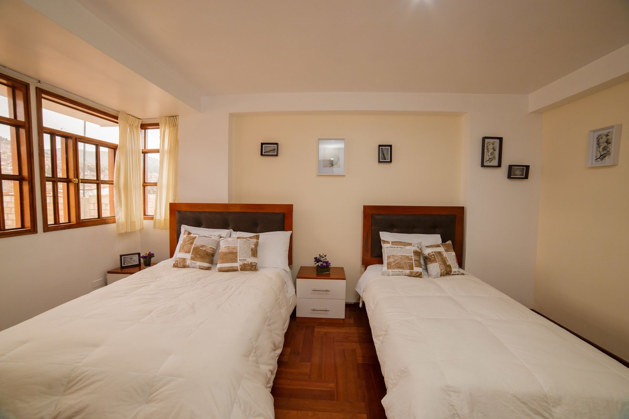 SUPERIOR, 2 DOUBLE BEDS, CITY VIEW