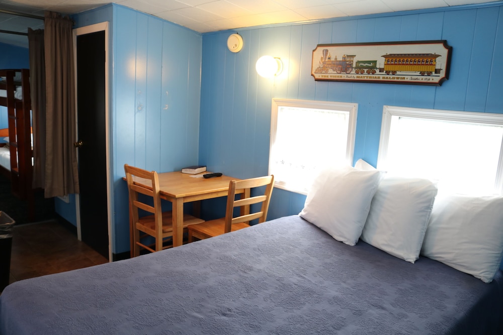 Red Caboose Motel 26/50