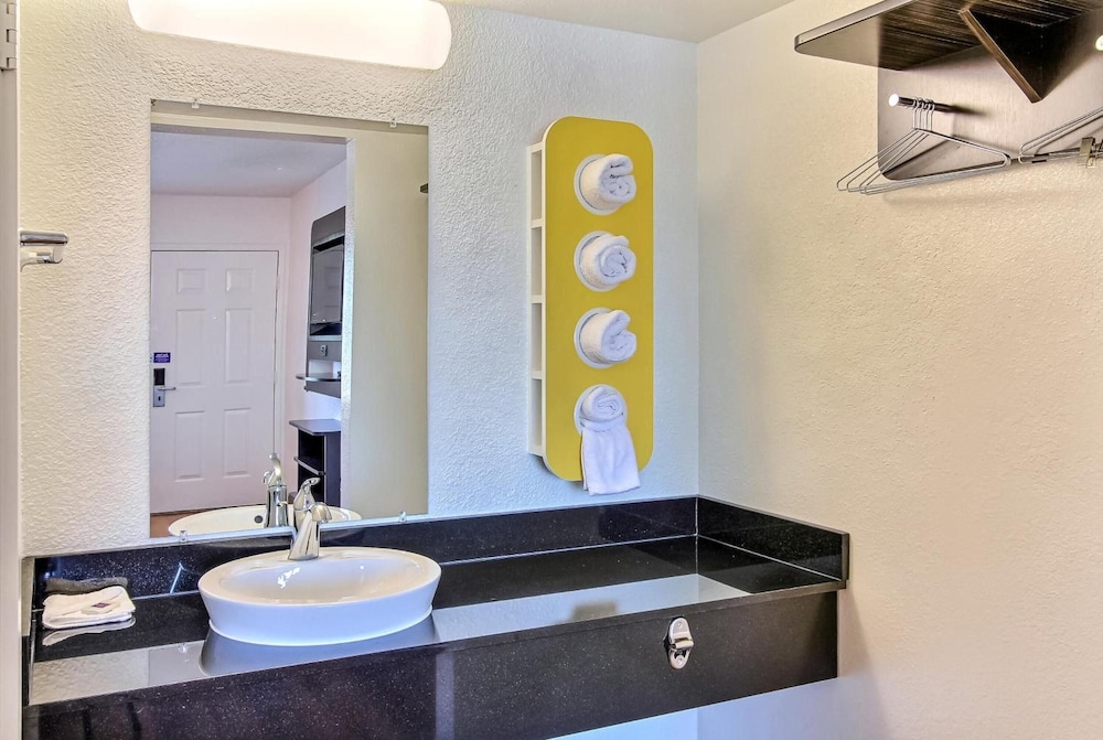 Motel6 Watsonville, CA - Monterey Area 59/64