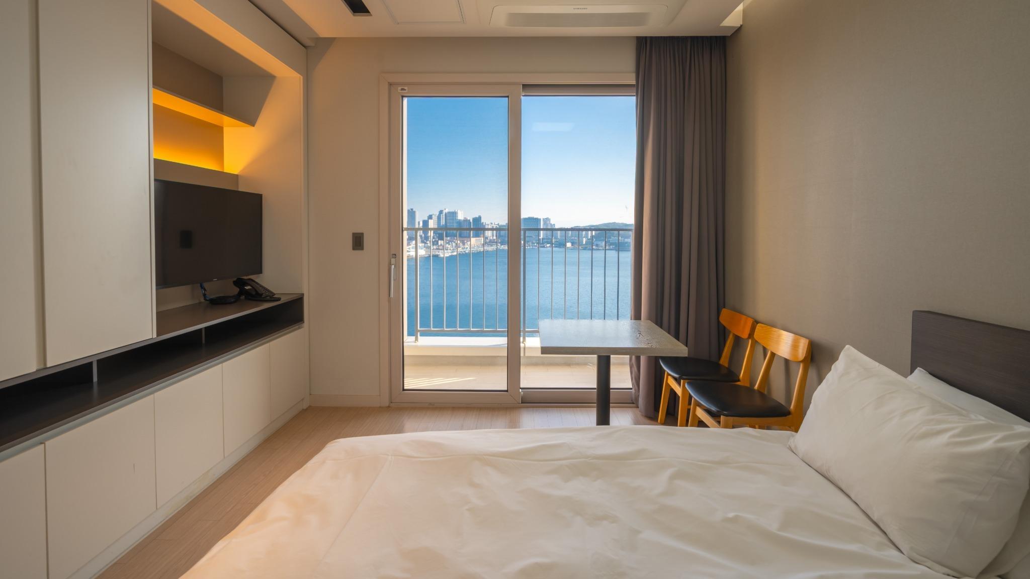STANDARD, DOUBLE BED, SEA AND LAKE VIEW