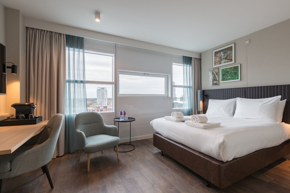 STANDARD, QUEEN BED, ACCESSIBLE