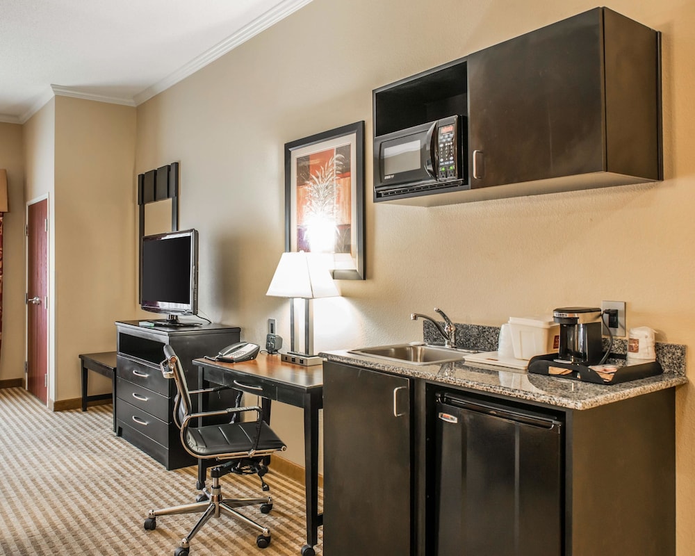 Comfort Suites Panama City Near Tyndall AFB 38/43