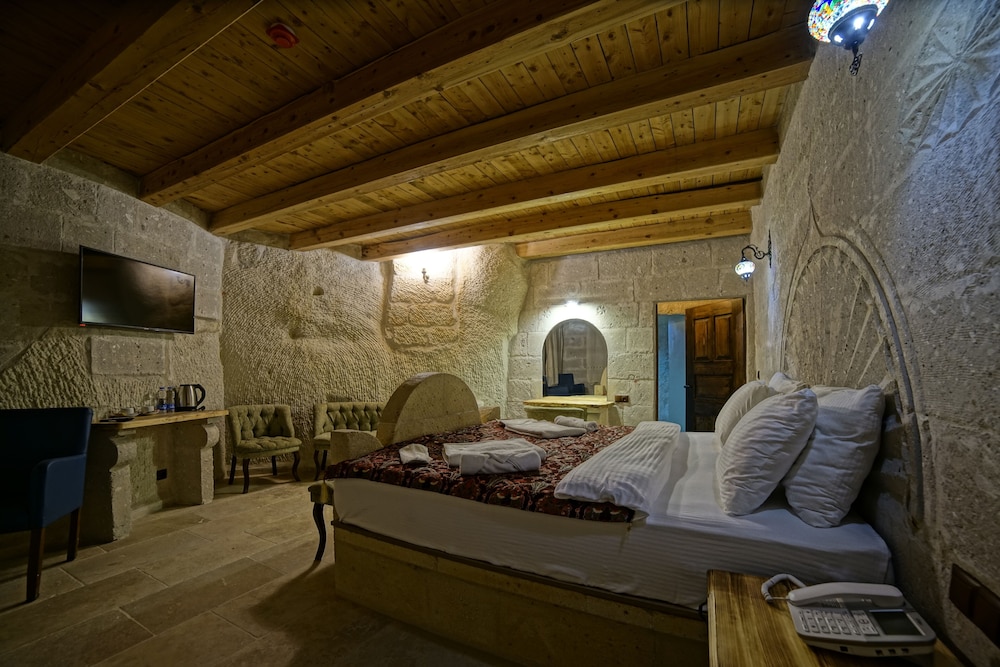 Zeus Cave Suites 34/50