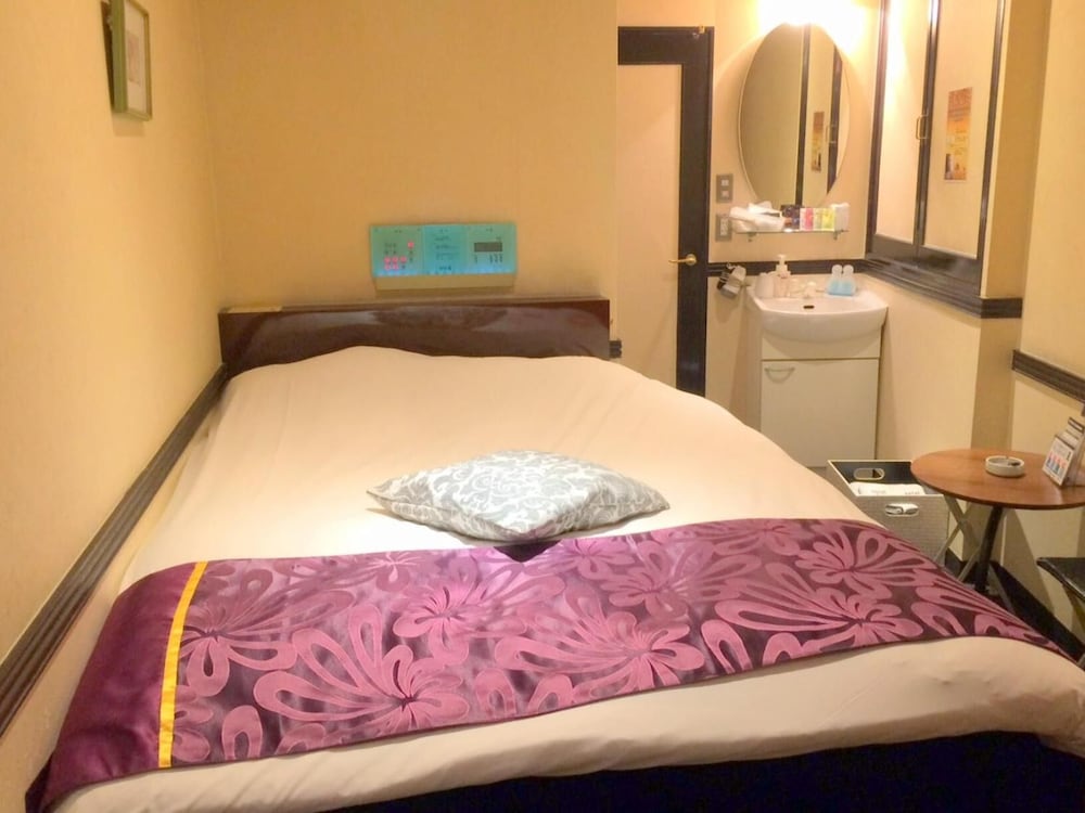 Hotel U Tokyo 20/45