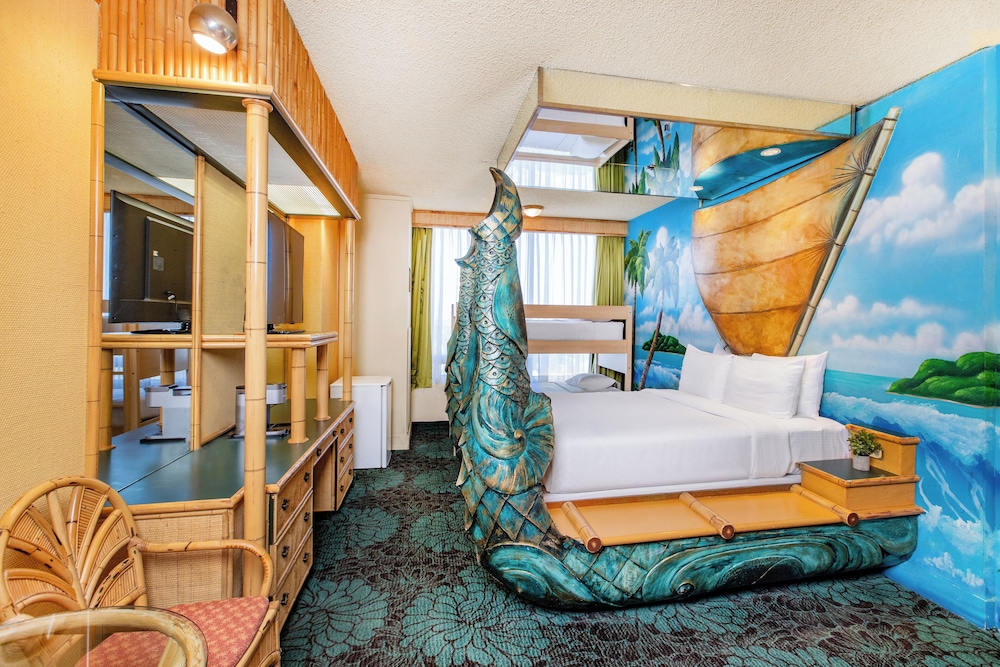 Fantasyland Hotel 19/84