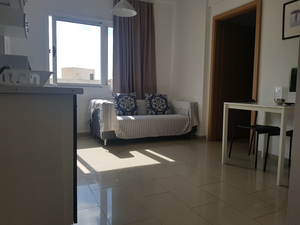 Valentinos Apartments 12/47