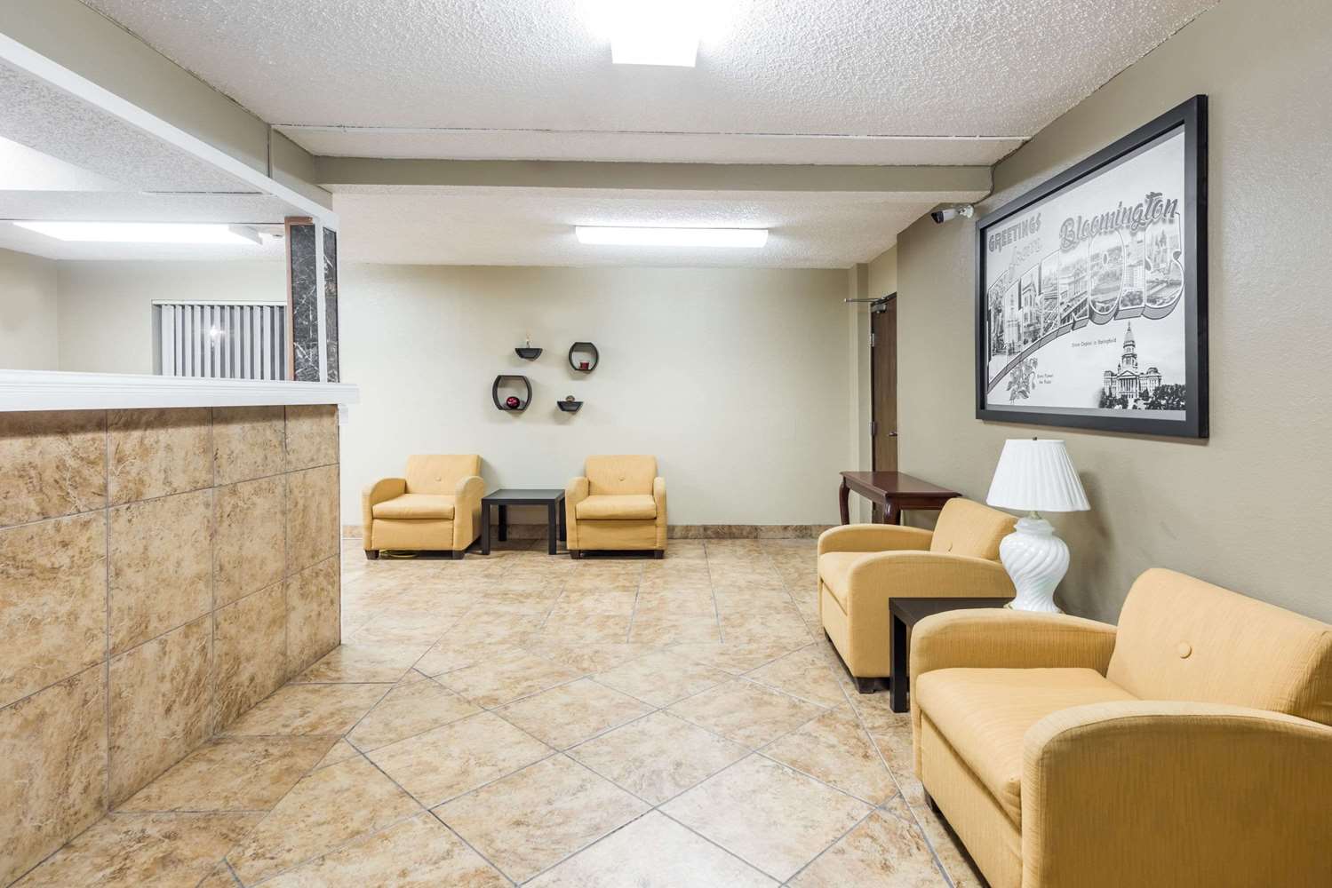 Super 8 By Wyndham Bloomington 13/17