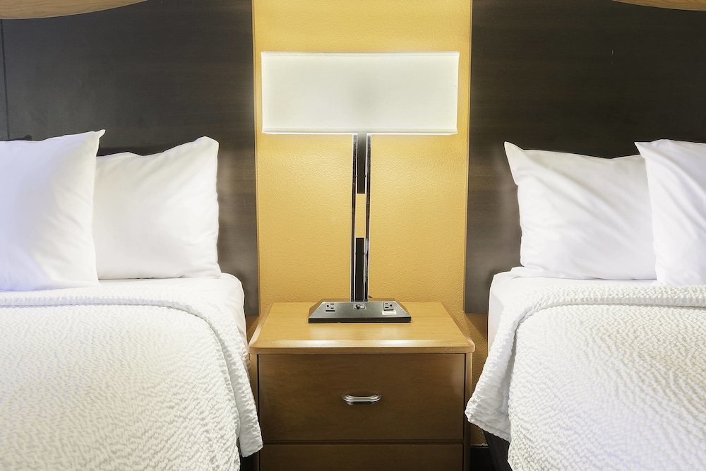 Fairfield Inn Suites Fargo 10/34