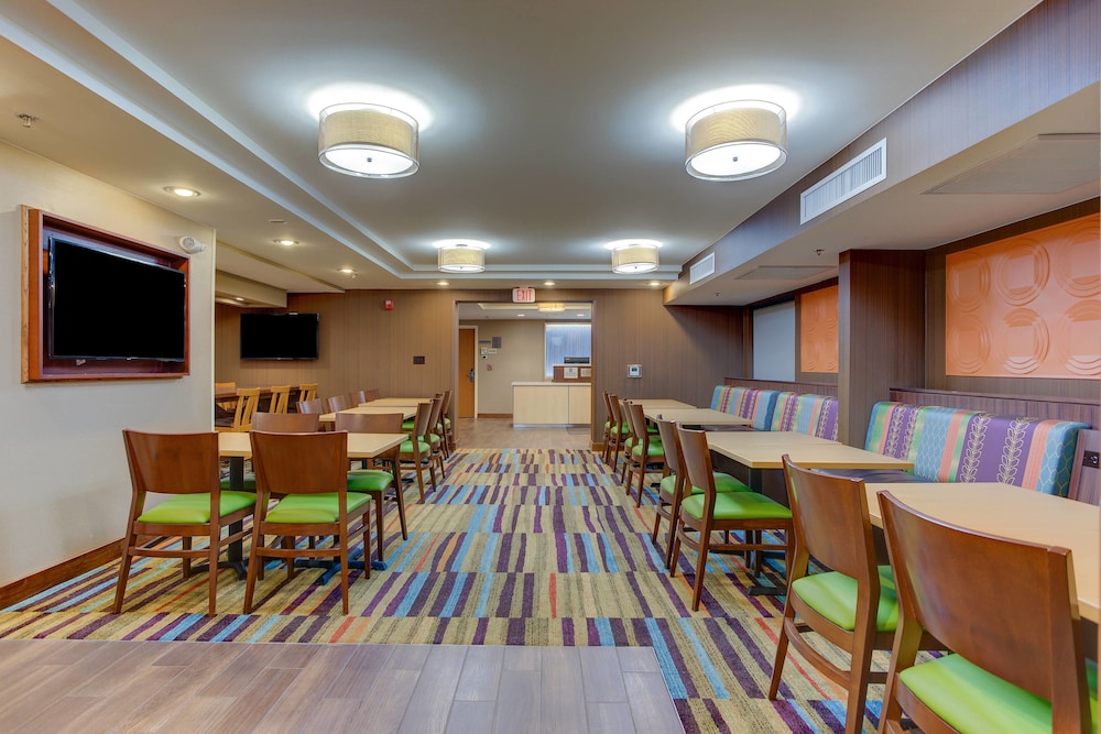 FAIRFIELD INN BY MARRIOTT BURLINGTON WILLISTON 38/40
