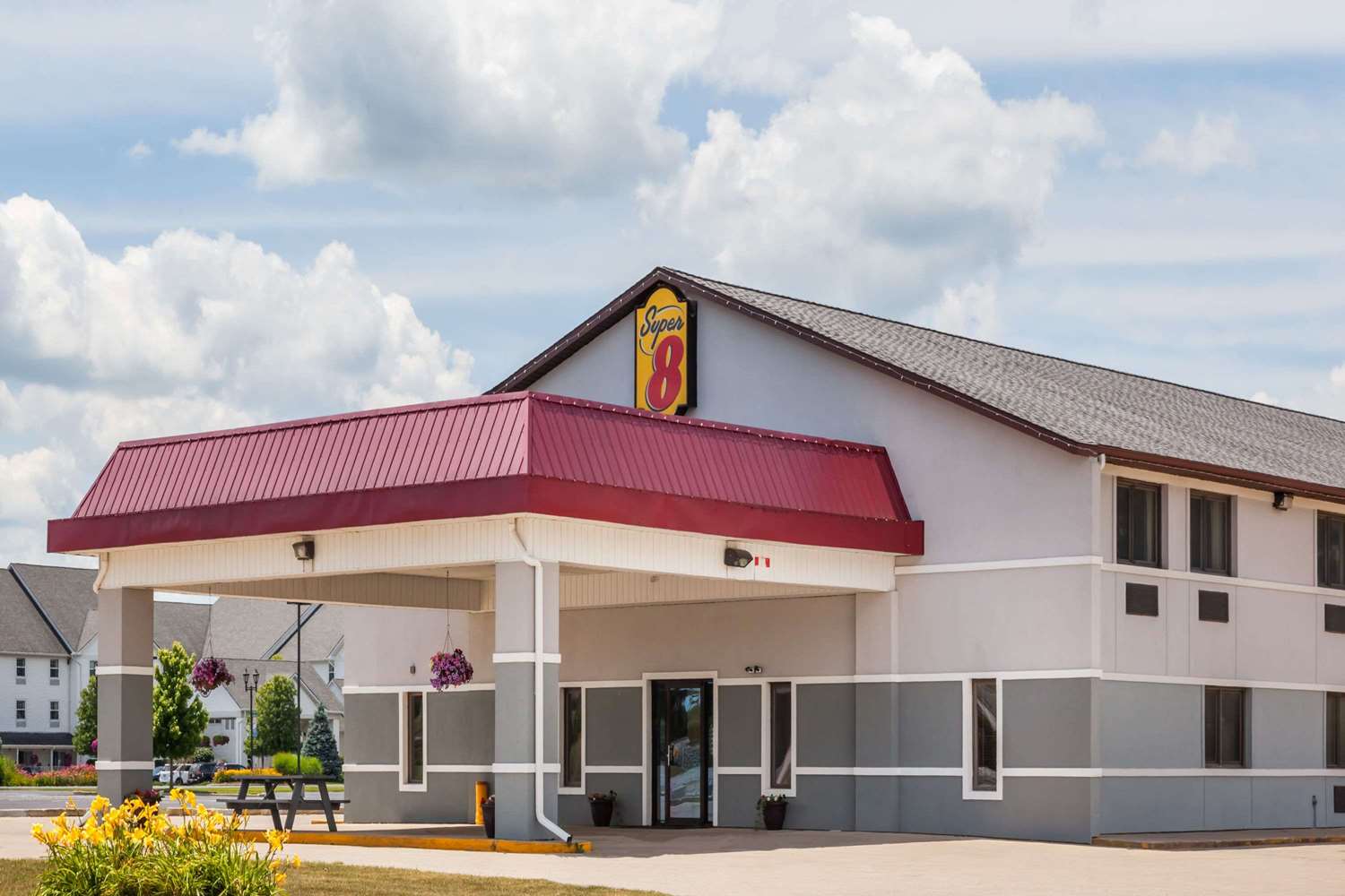 Super 8 By Wyndham Shipshewana 2/18