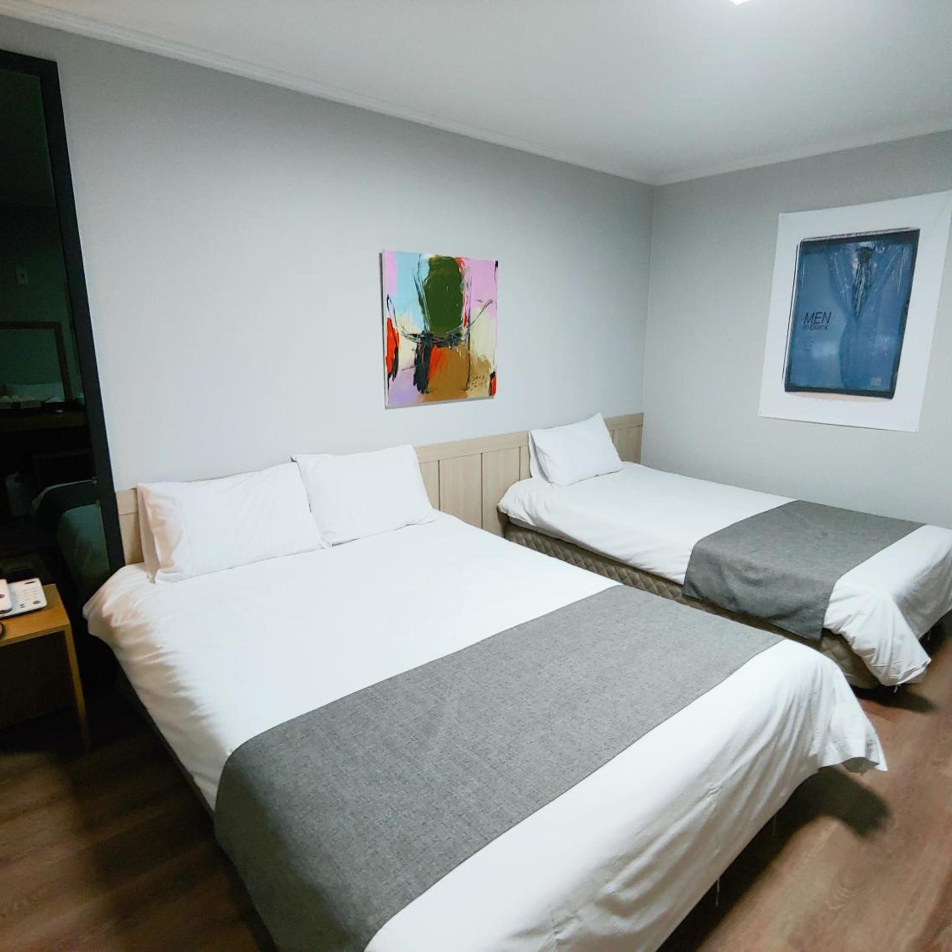 غرفة قياسية ثلاثية، HOTEL TONG YEONDONG JEJU 4/10