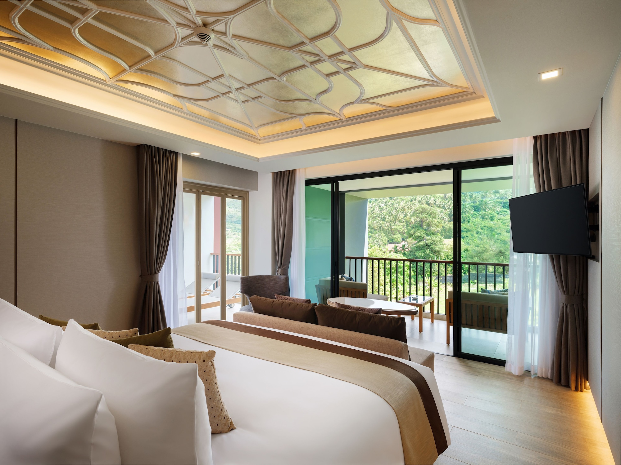 Deluxe, Suite, King Bed, Mountain View, Jetted Tub