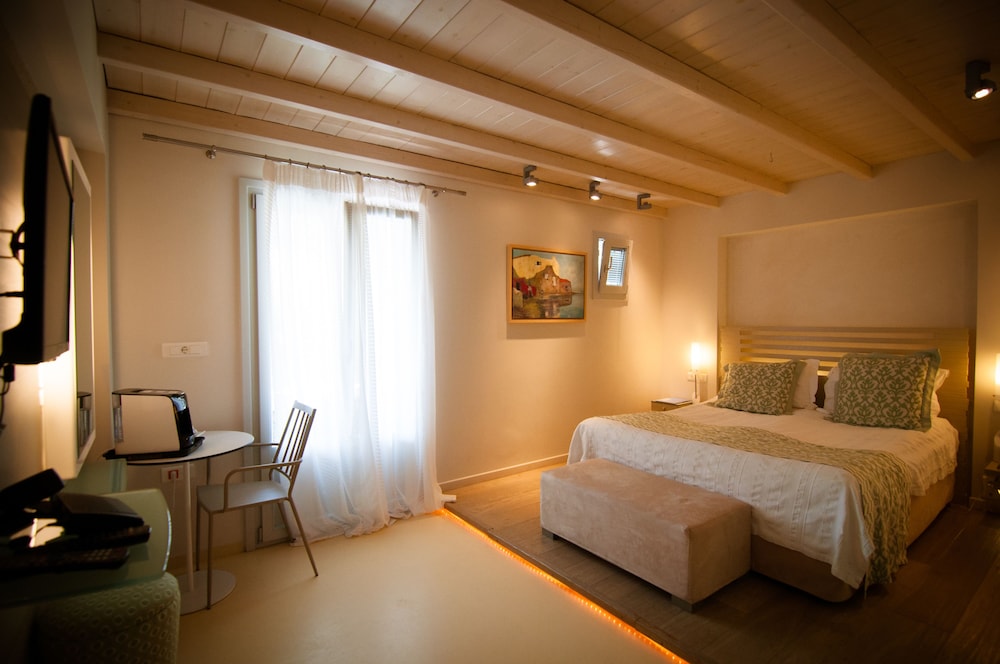 Iria Beach art hotel 16/69