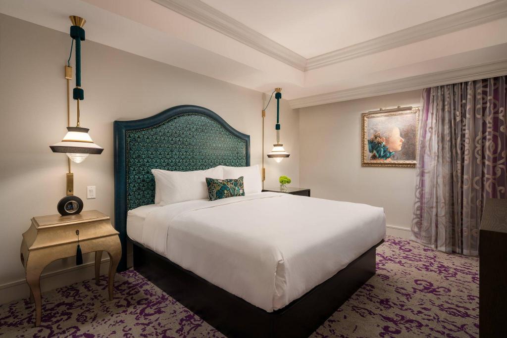 Studio, King Bed, Terrace Level