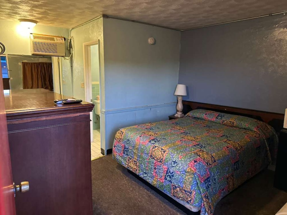 Gray Plaza Motel Benton Rend Lake I-57 17/39