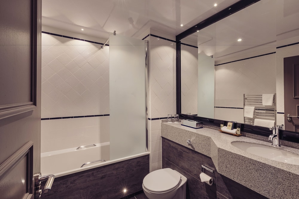 Abbey House Hotel 44/50