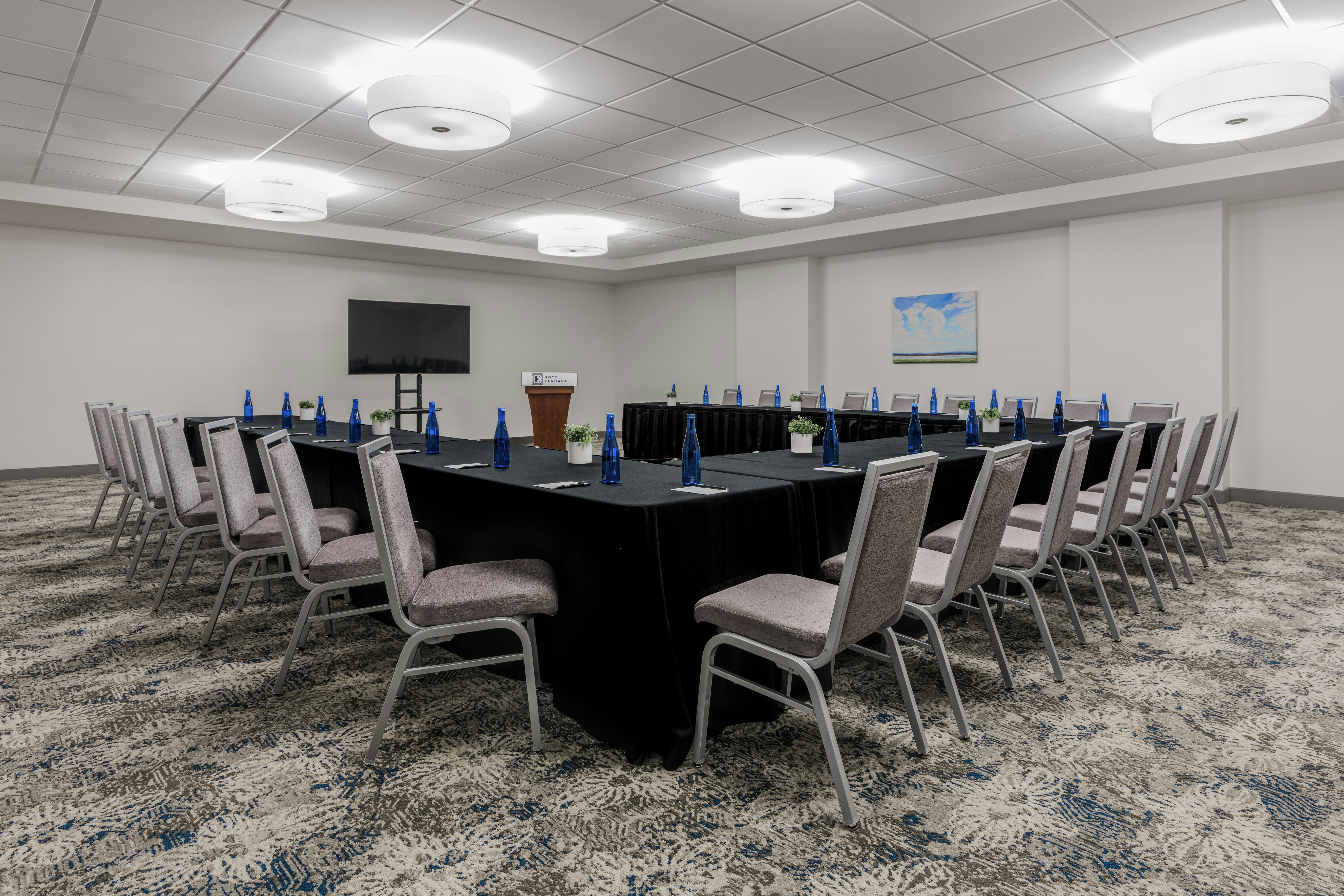 Hotel Elkhart, Tapestry Collection by Hilton 24/32