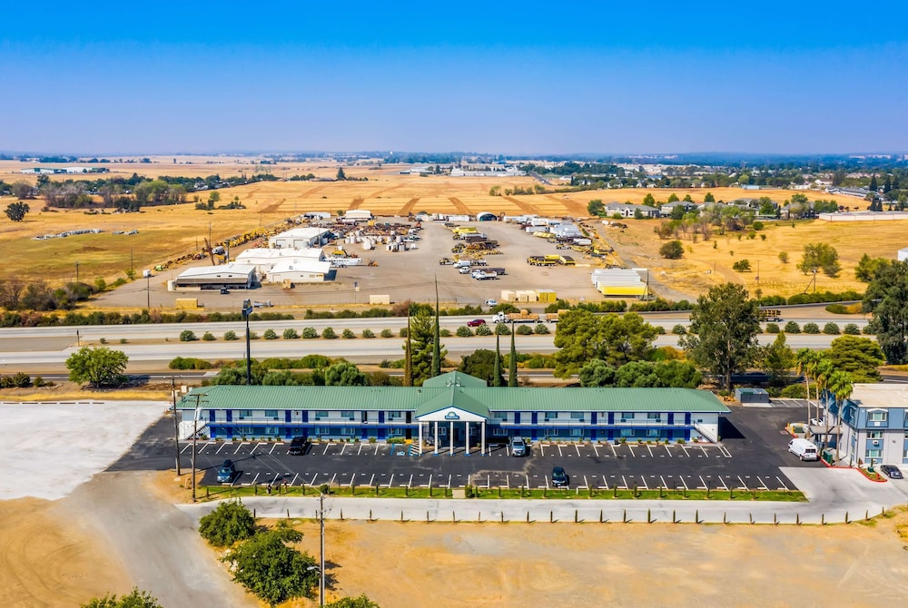 Days Inn By Wyndham Red Bluff 9/42