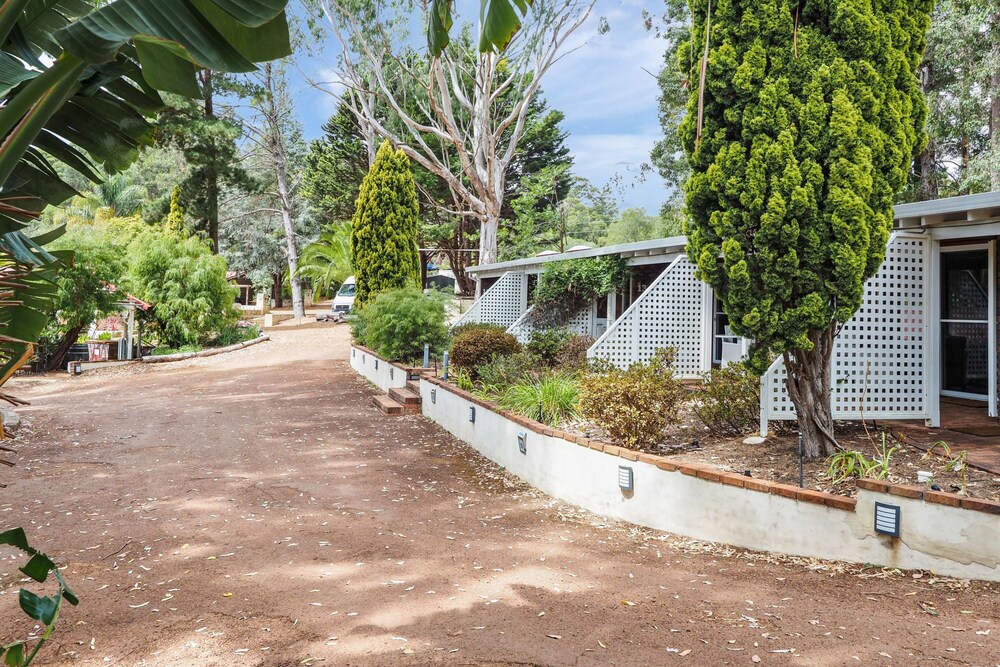FOREST LODGE RESORT 39/50