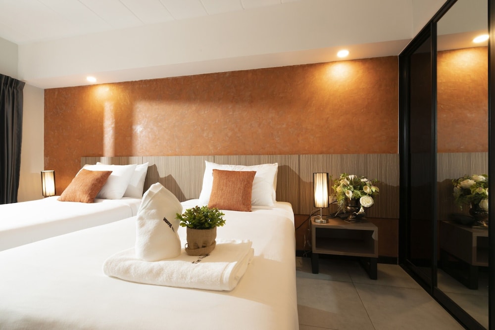 The Home Hotel 18/50