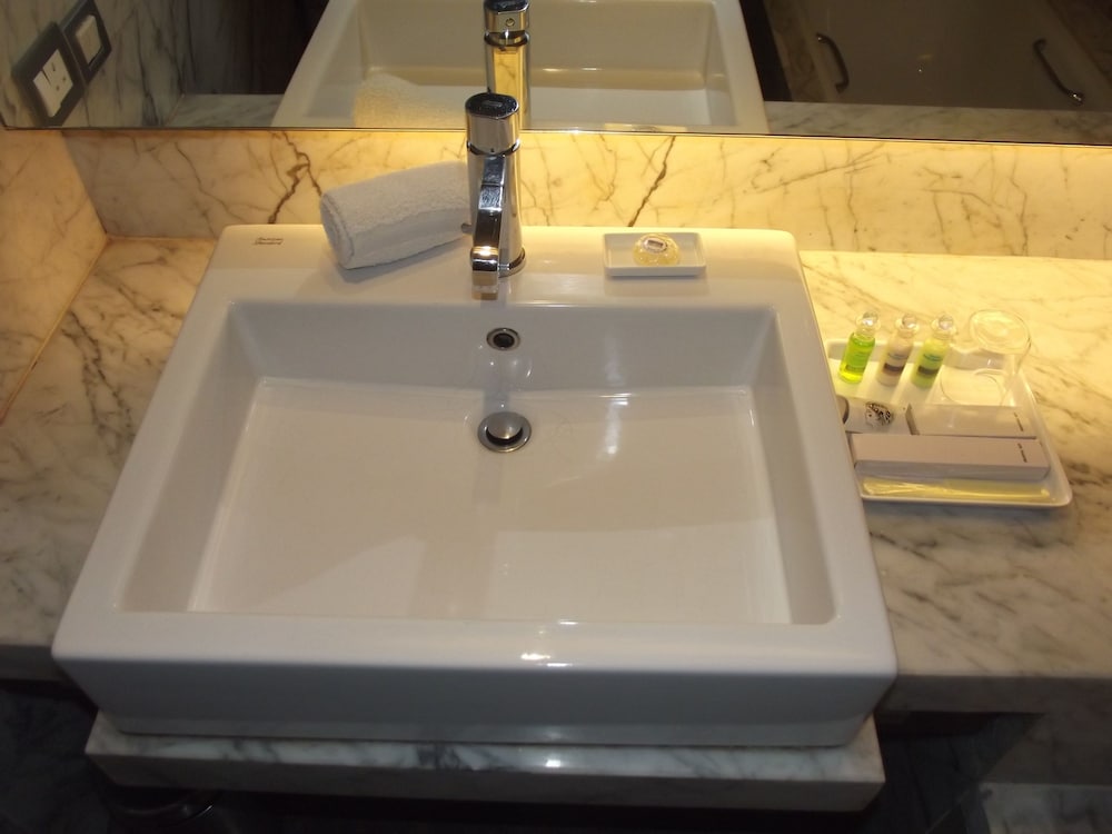St Laurn Business Hotel 14/15