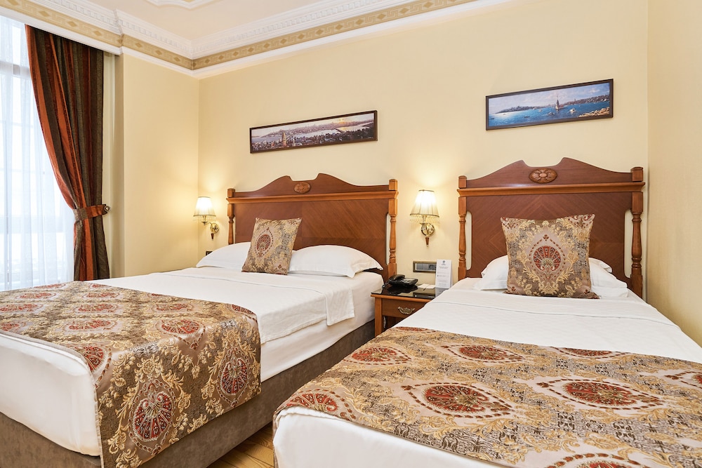 FAMILY, MULTIPLE BEDS