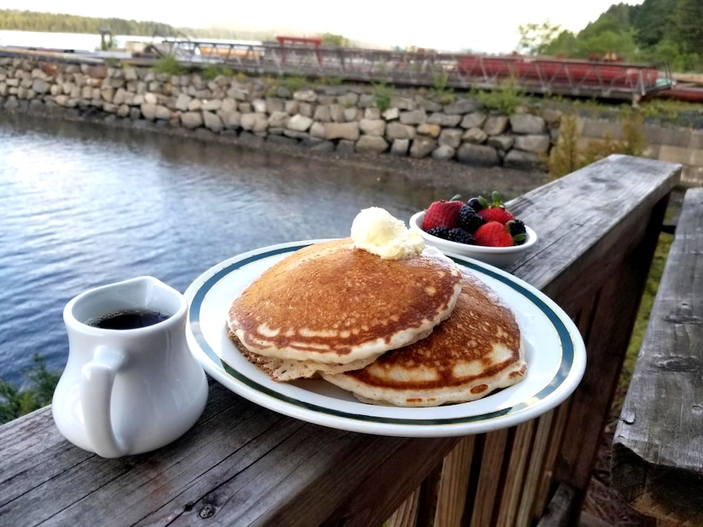 The Ketch Inn and Marina 42/65