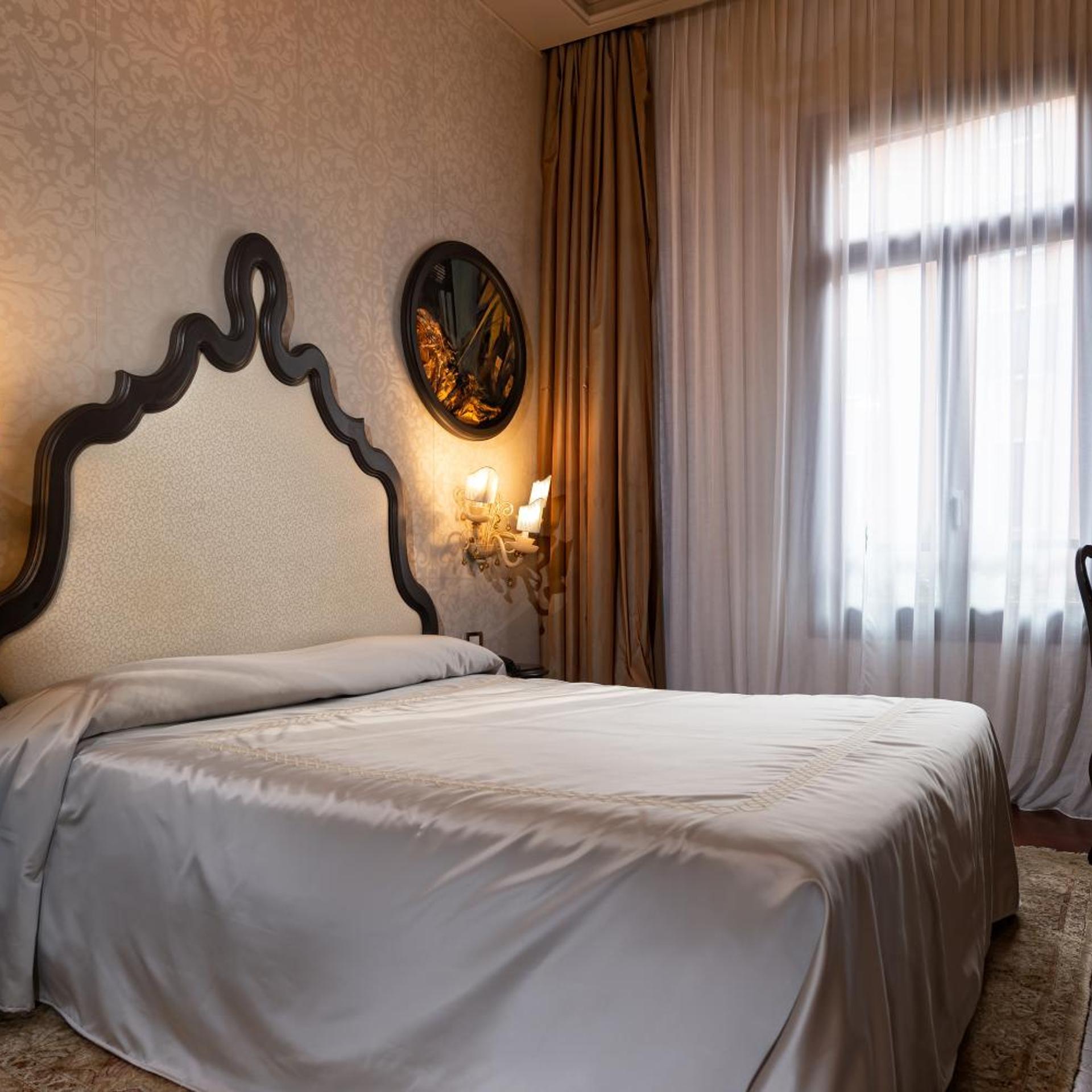 SUPERIOR, DOUBLE BED