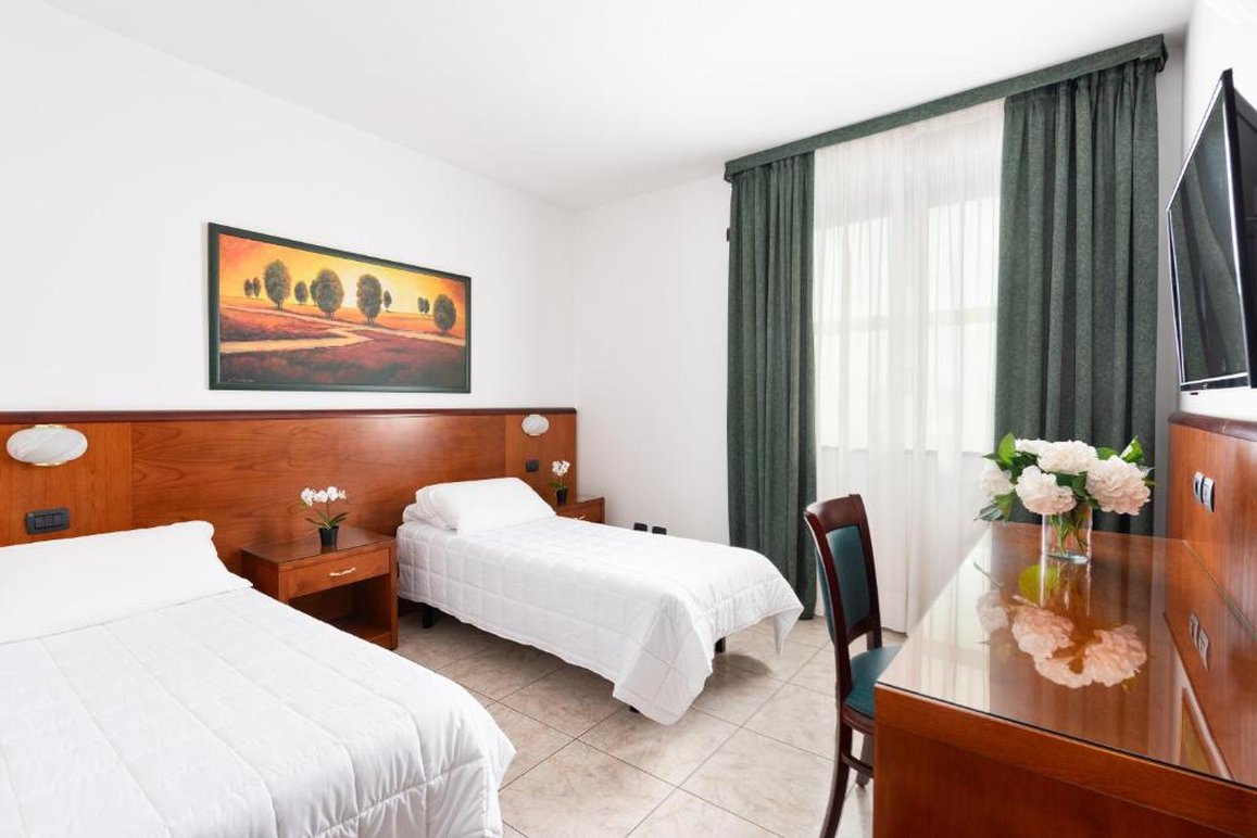 Rivoli Hotel 6/36