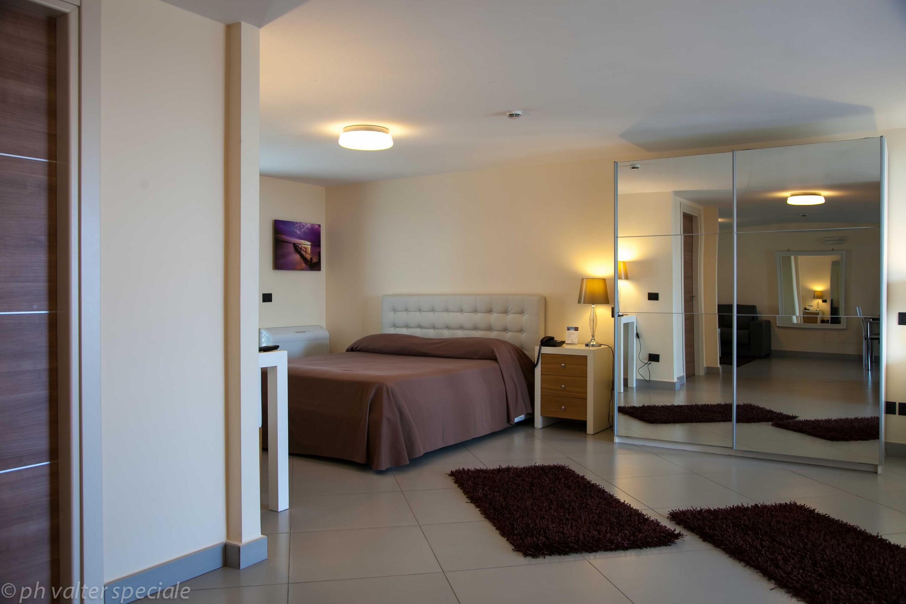 EXECUTIVE, SINGLE, DOUBLE BED