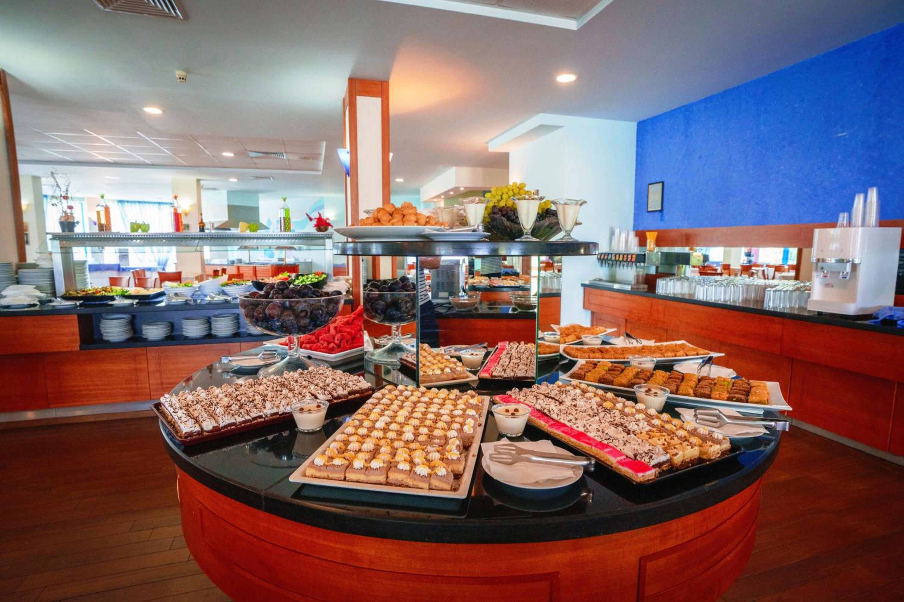 Perla Beach Hotel III 36/50