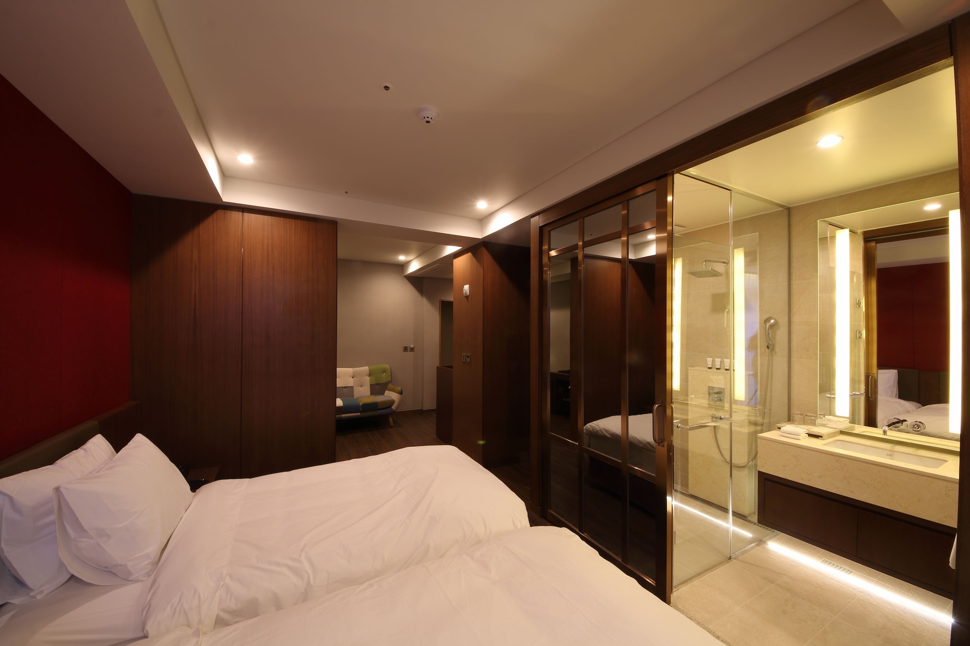 DELUXE, TWIN BEDS