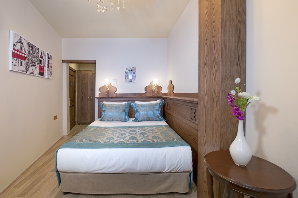 STANDARD, SINGLE, QUEEN BED