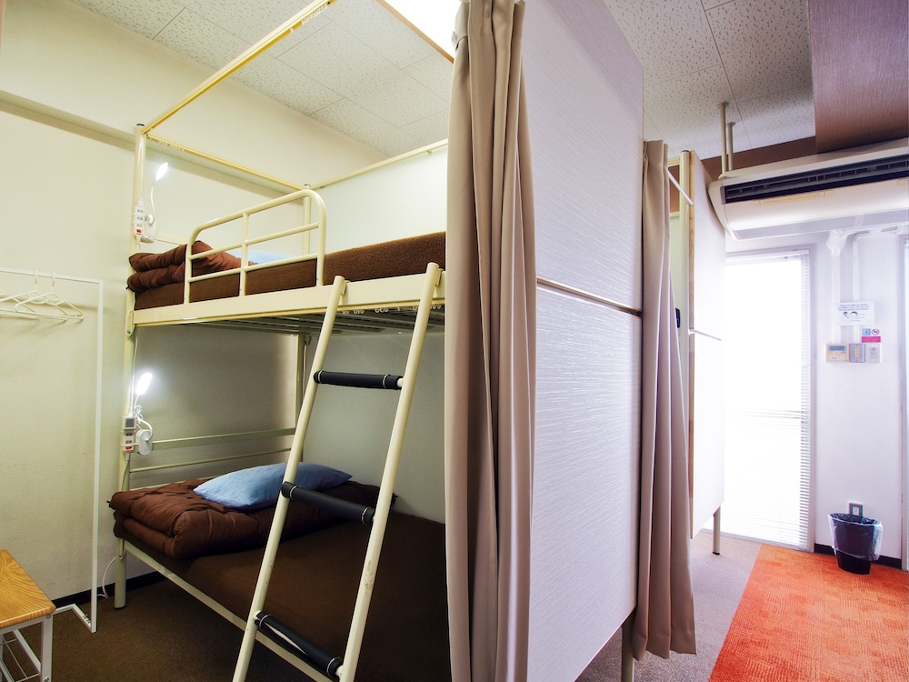 MIXED DORM, CONNECTING, SUPERIOR