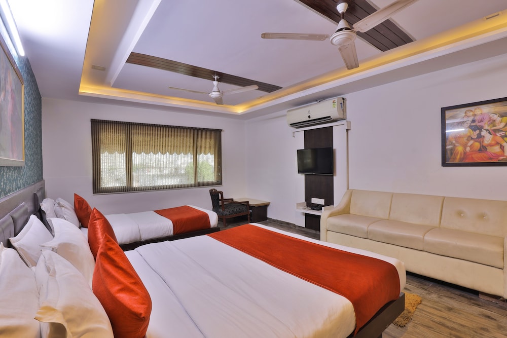 HOTEL SADHBHAV 18/49