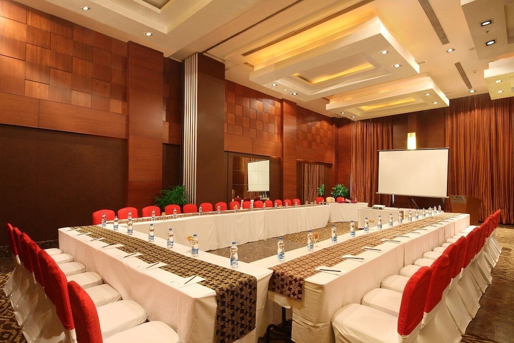 Fortune Select JP Cosmos, Bengaluru 62/70