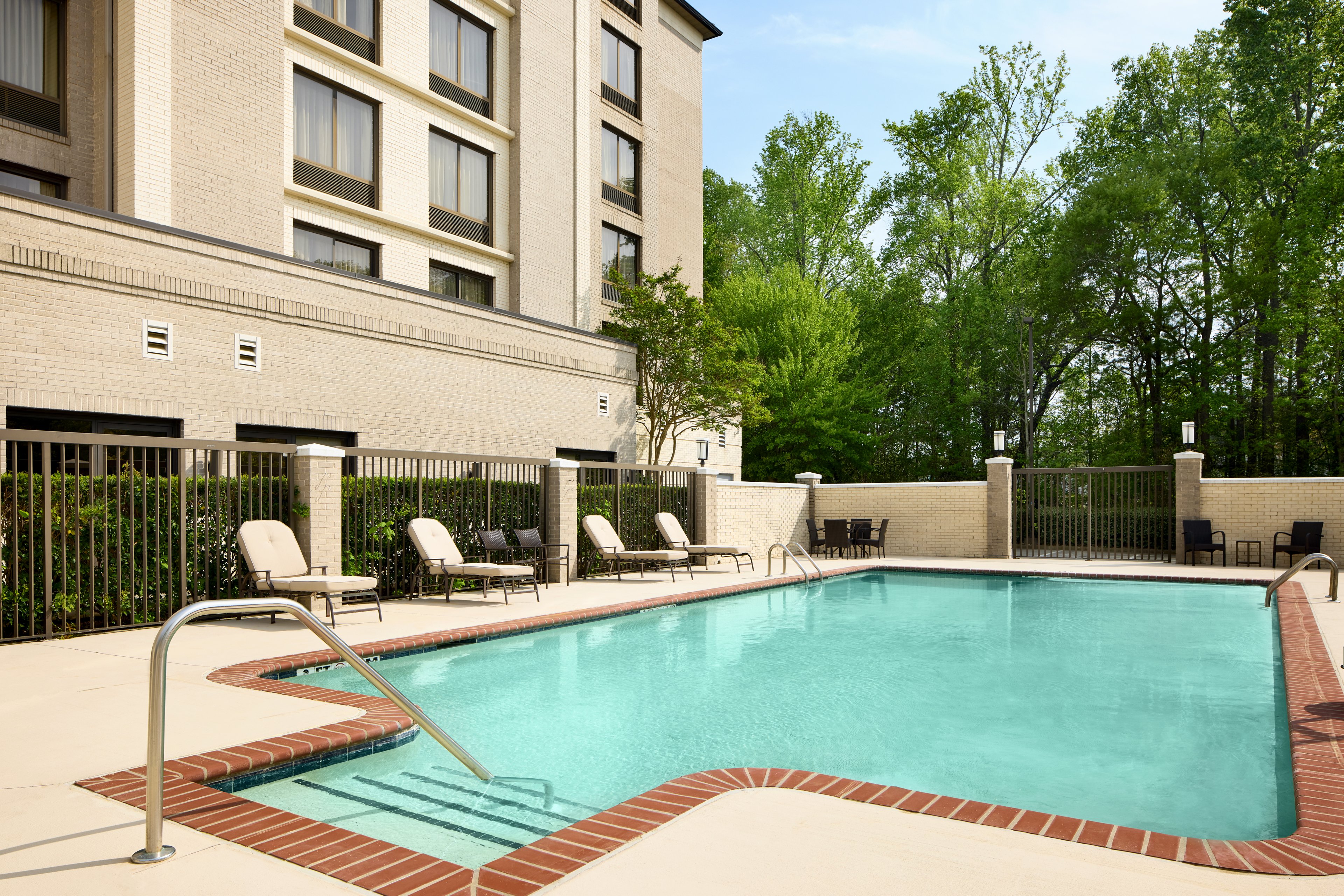 Holiday Inn Express & Suites Alpharetta - Windward Parkway 33/33