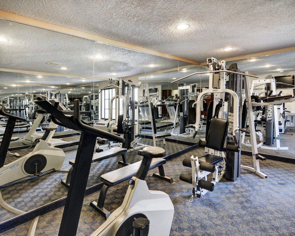 Quality Inn & Suites Irving DFW Airport South 20/34