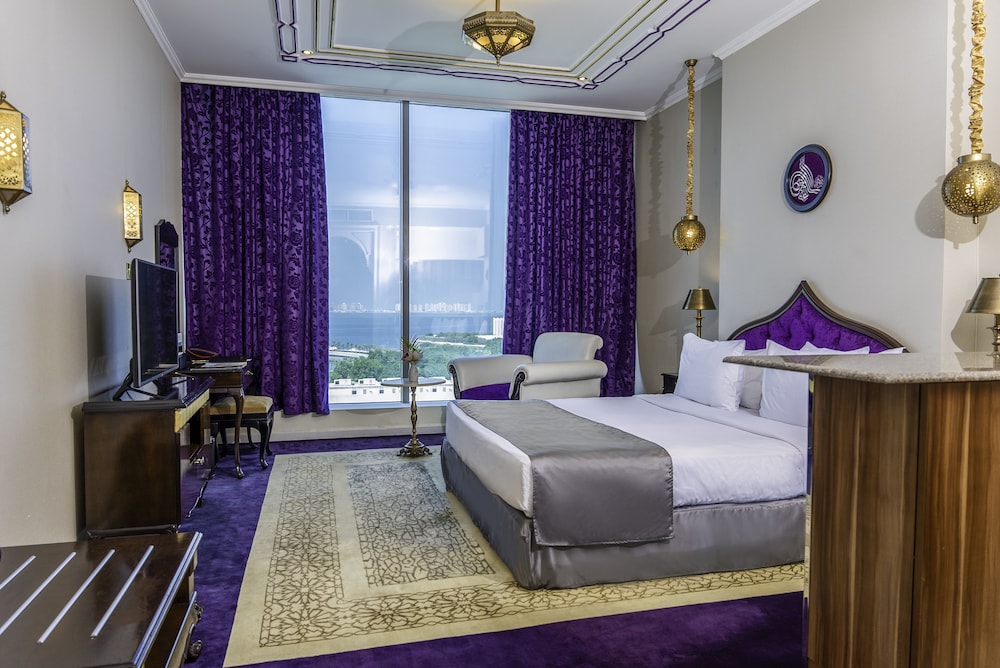 CORNICHE, DELUXE, KING BED, WITH VIEW