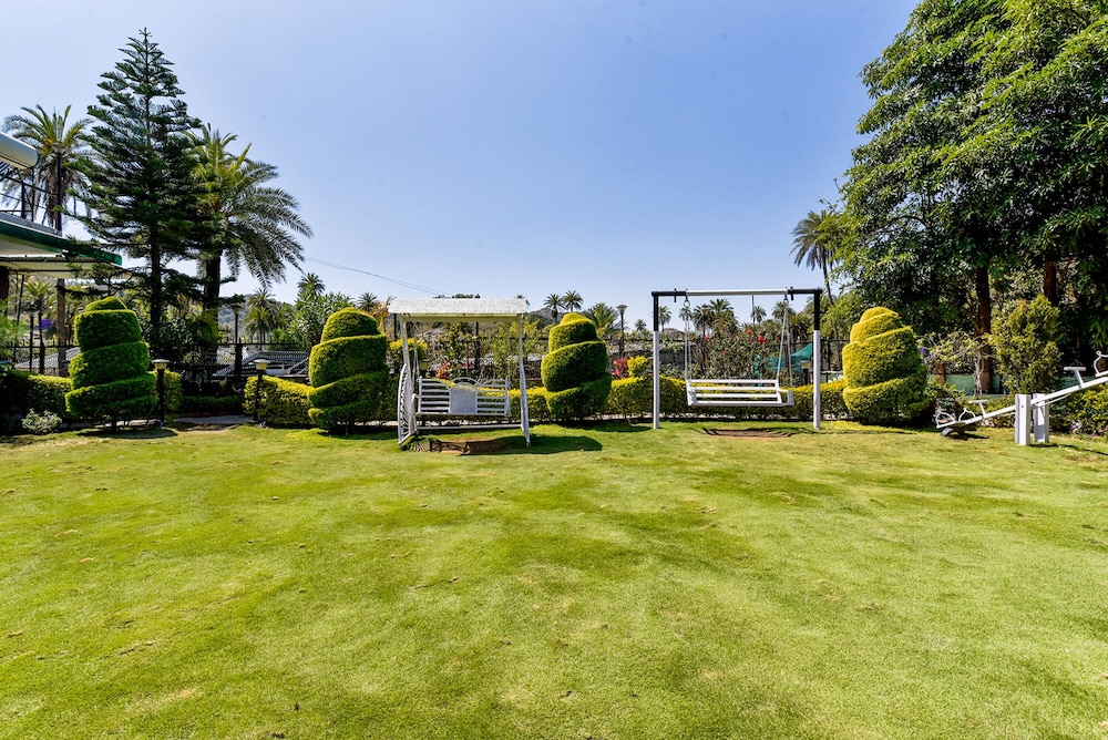Royal Garden Retreat 17/25