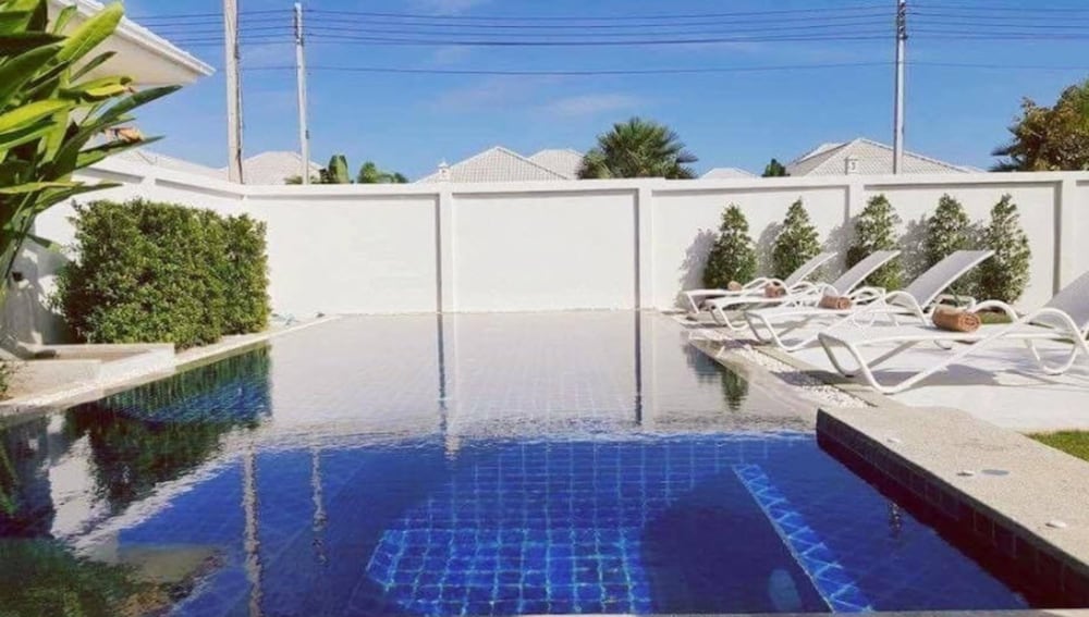 Hua Hin Pool Villa With 4 Bedrooms L27 17/50